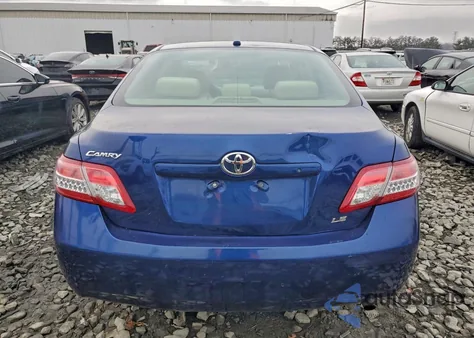2011 Toyota Camry Base z USA, uszkodzony, nr VIN 4T1BF3EK6BU688340